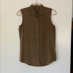 Everlane brown silk sleeveless button-down blouse
